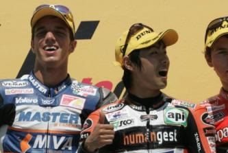 Takahashi, triunfante ante De Angelis y Lorenzo