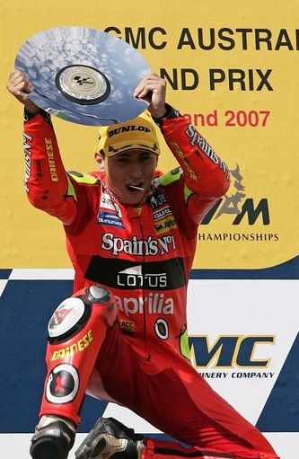 Lorenzo celebra su novena victoria del año