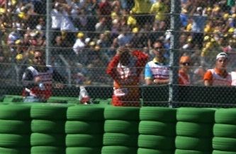 La imagen de la carrera: Iannone arrolló a Espargaró en la última curva