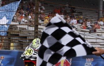 Banderazo para Toni en Indy