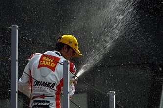 Elías ganaba de blanco en un día muy triste