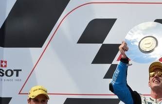 Pol, victoria y liderato en Philip Island