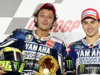 Podio de lujo en Qatar: Lorenzo, con Rossi y Márquez