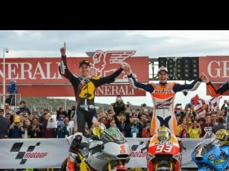 Alex Márquez, campeón de Moto3 en Cheste, junto a su hermano Marc y a Rabat