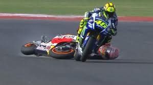Rossi ganó y Márquez se fue al suelo en Argentina