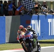 Ajustadísimo final entre Márquez y Lorenzo con victoria del mallorquín