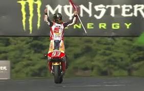 Márquez, pentacampeón ganando la carrera en Motegi