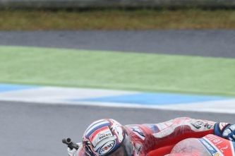 Dovizioso pudo otra vez con Márquez en el cuerpo a cuerpo, esta vez en mojado