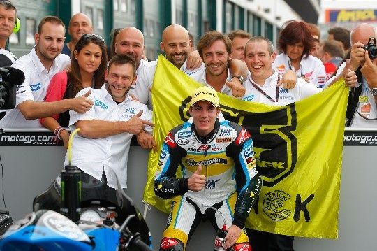 Pablo Nieto y el Team Calvo celebran una victoria con Maverick Viñales en 2013