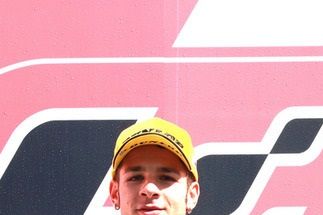 Bezzecchi ganó, con Dalla Porta y Darryn Binder en el podio