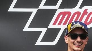 Dovizioso ganó una tremenda batalla a Lorenzo y Márquez