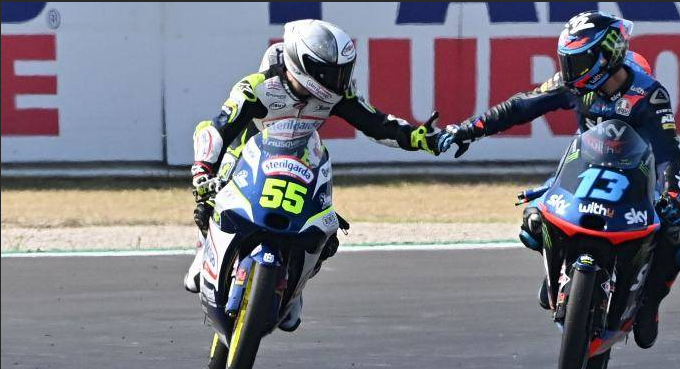 Fenati volvió a ganar más de 1 año después, por delante de Vietti