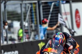 Increíble triunfo de Binder sobre su nueva KTM