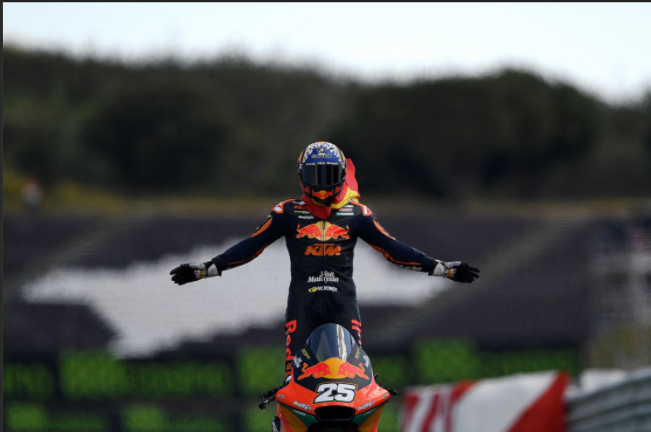 Raúl Fernández se estrenó en Moto2 en apenas su tercera carrera en la categoría