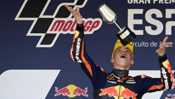 Pedro Acosta logró su tercera victoria seguida y es líder destacadísimo de la general de Moto3