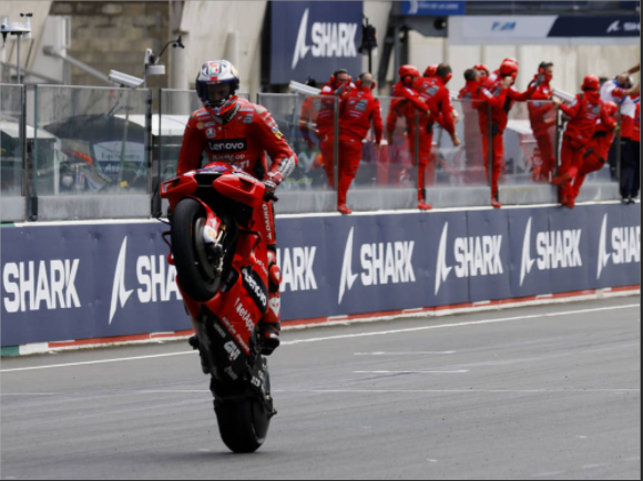 Miller ya había ganado en Jerez y en Le Mans repitió triunfo, bajo la lluvia