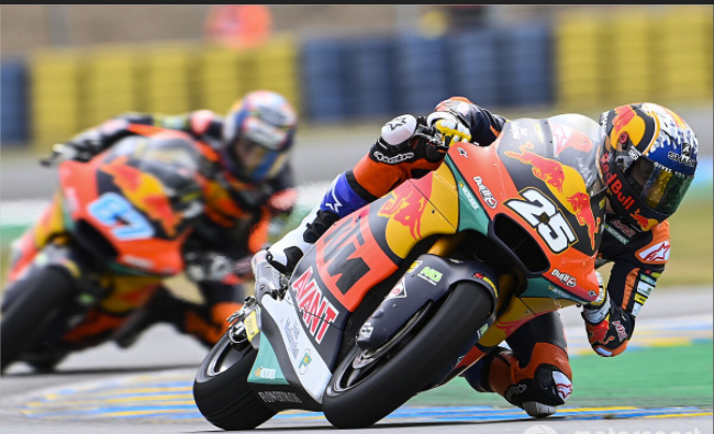 Raúl Fernández se exhibió en el doblete del Red Bull KTM Ajo y ya es segundo tras Gardner en el Mundial