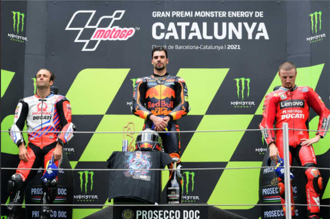 Oliveira sorprendió con la KTM y ganó la primera carrera del año para los austriacos