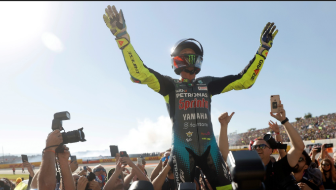Bagnaia ganó pero el auténtico protagonista en Cheste fue Rossi: se retira una leyenda