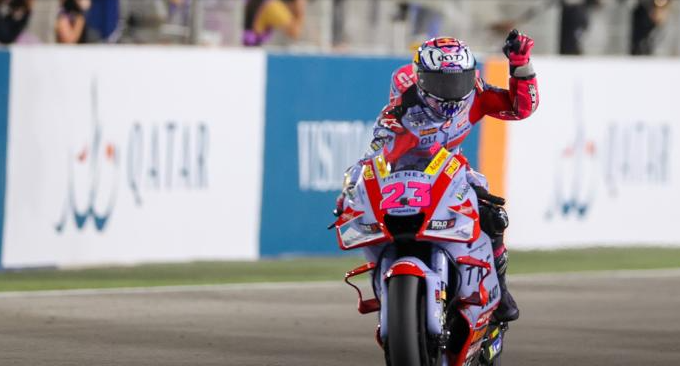 Sensacional triunfo de Bastianini para estrenarse en MotoGP y ponerse líder del Mundial